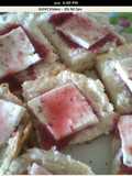 Canapés de mermelada de mora y queso blanco