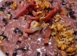 Foto di Risotto radicchio, taleggio, speck e noci