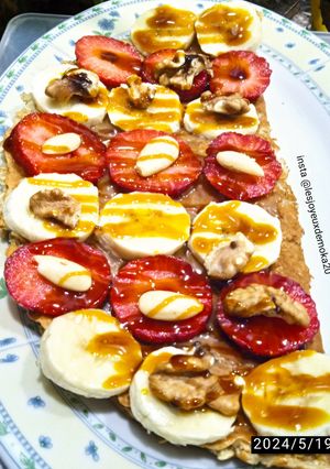 Une photo de Crêpe 🥞 d'avoine au banane 🍌 et fraise 🍓