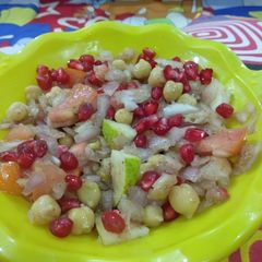 A picture of White chana chat.