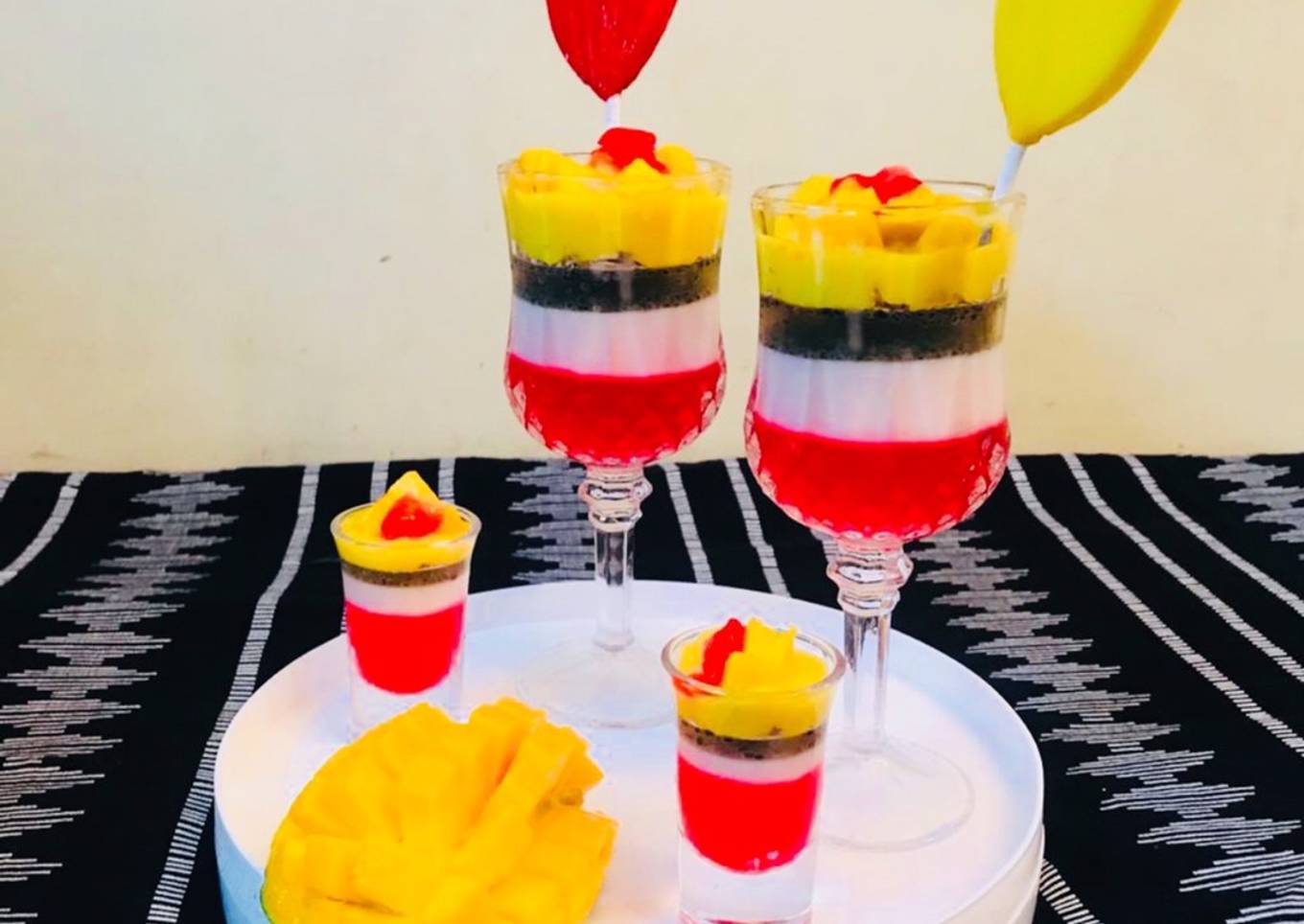 Mango Mousse With 3 jelly!