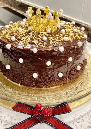 Foto principal de Pastel con coca de almendras, cabello de ángel y ganaché