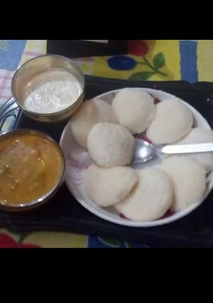 A picture of Idli from leftover rice.