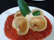 Una foto de cappelletti de pollo