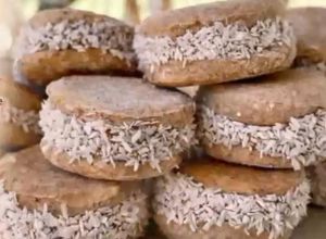 Una foto de Alfajores integrales caseros