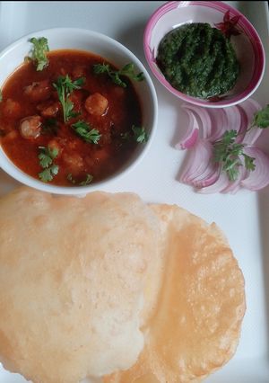 A picture of Chole Bhature.