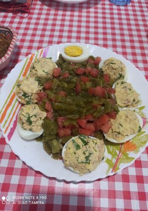 Une photo de Salade de poivrons grillés et œufs mimosa