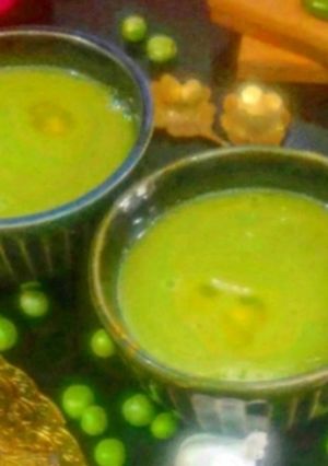 A picture of Green Peas Garlic Soup.
