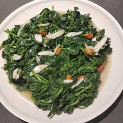 A picture of Watercress Sautéed with Garlic.