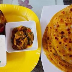 A picture of Aloo ke prathy.