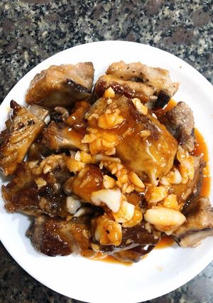 Hình của món Sườn xào chua ngọt.