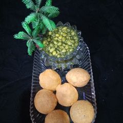 A picture of Pani Puri.