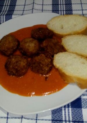 Una foto de Albóndigas con salsa