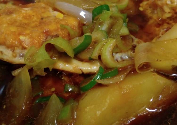 Cara Gampang Membuat Telur Kentang Kecap Bawang Bombay, Lezat