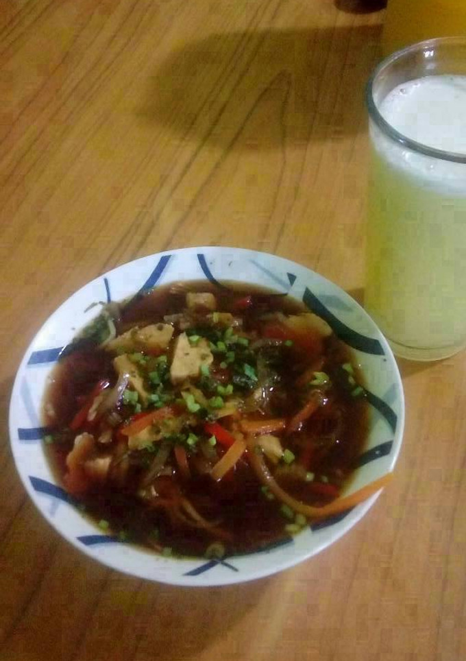 Una foto de Sopa mein de pollo