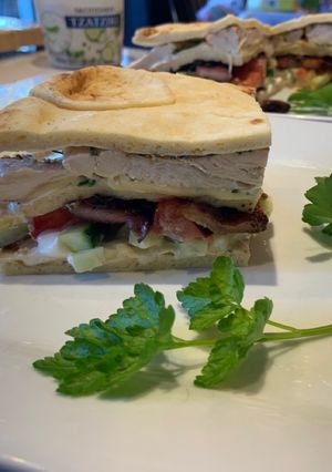 Une photo de « Club Naan-wich » à la grecque