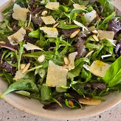 A picture of Simple Green Salad.