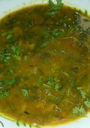 पालक की दाल (Palak ki dal recipe in Hindi) रेसिपी मुख्य फोटो