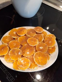 Una foto de Naranjas de mi cosecha con miel y canela, vaya postre tan sano