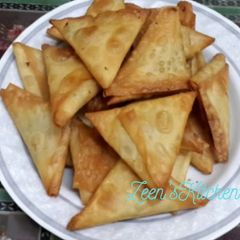 A picture of Vegetable Samosas with Samosa Leaves.
