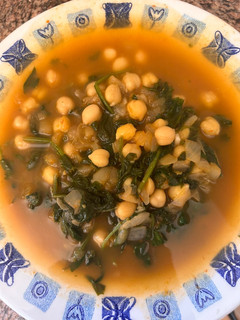 Una foto de Garbanzos con espinacas