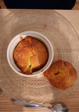 Une photo de Muffins : bacon, mozzarella et olives vertes