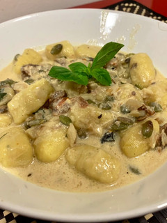 Una foto de Gnocchi en salsa