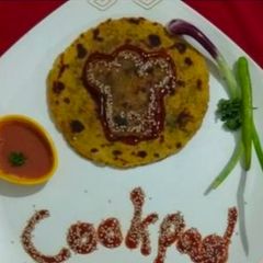 A picture of Potatoes Fenugreek leaves In White Millet Jowar Rotla.