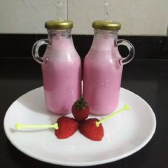 A picture of Strawberry Shake.