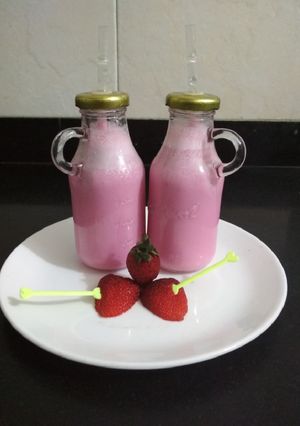 A picture of Strawberry Shake.