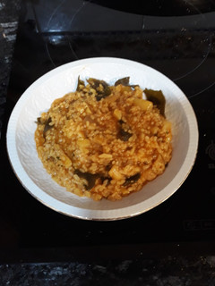 Una foto de Arroz meloso con tómate frito y bacalao