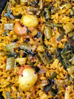 Una foto de Arroz con vieiras y ajos tiernos