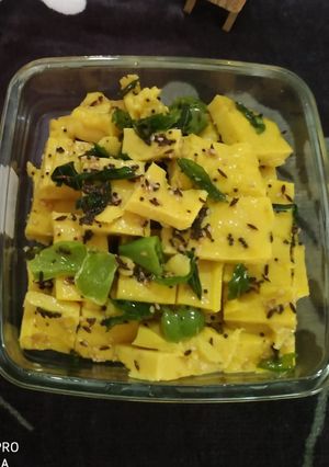 A picture of Khandvi Dhokla.