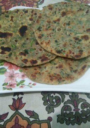 A picture of Palak paratha.