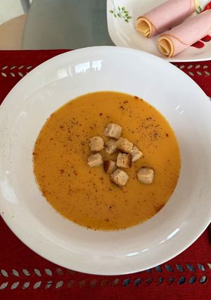 Φωτογραφία της συνταγής 👩‍🍳 Σούπα καρότο 🥕 πατάτα 🥔 βελουτέ με τζίντζερ 🫚 και σαμιώτικο κρασί 🍷 στην χύτρα