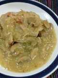 Bisteces de puerco rellenos en salsa de champiñones