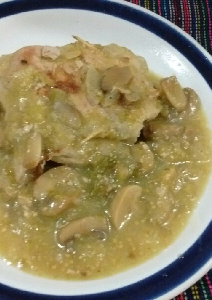 Una foto de Bisteces de puerco rellenos en salsa de champiñones