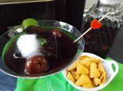 Una foto de cócteles con vermut