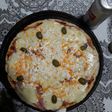 Pizza casera ; la masa esta hecha mitad harina mitad maicena