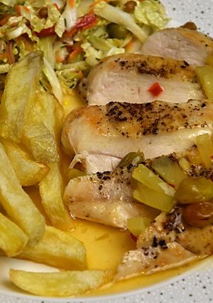 Zdjęcie przepisu Filet drobiowy z sosem ananasowym.