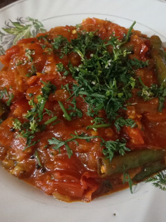 टँगी टोमॅटो चटणी (tangy tomato chutney recipe in marathi) रेसिपी चे मुख्य फोटो