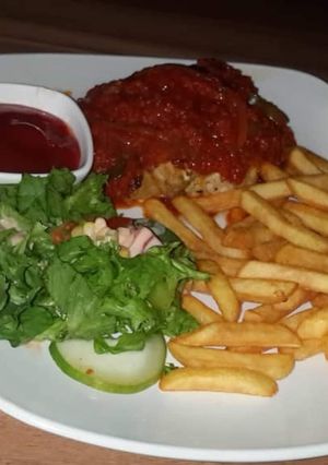 A picture of Chips and vegetable.