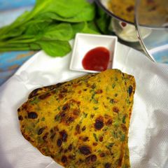 A picture of Palak Paratha.