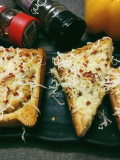 वेजीज़ टोस्ट (veggies toast recipe in Hindi) रेसिपी मुख्य फोटो