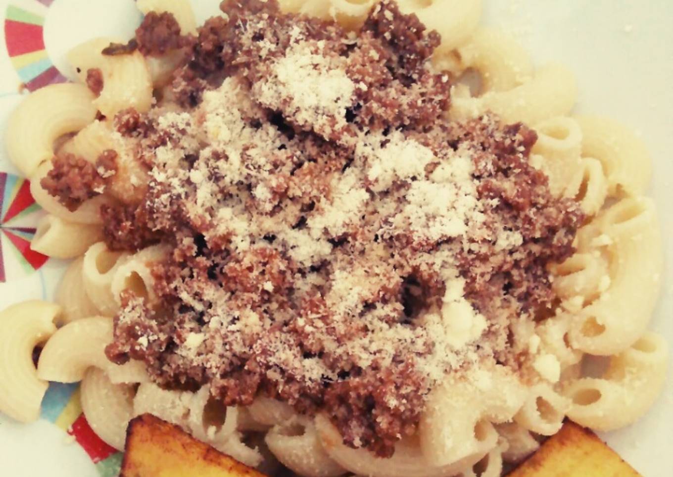 🍝Pasta Codo con Carne de Res molida, en salsa bolognesa🍷