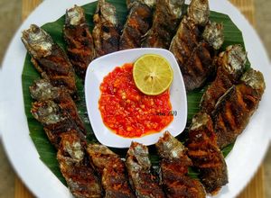 Foto resep Ikan papuyu goreng sambal rawit