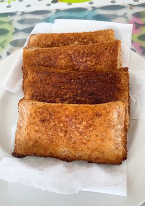 Hình của món Sandwich cá ngừ chiên.