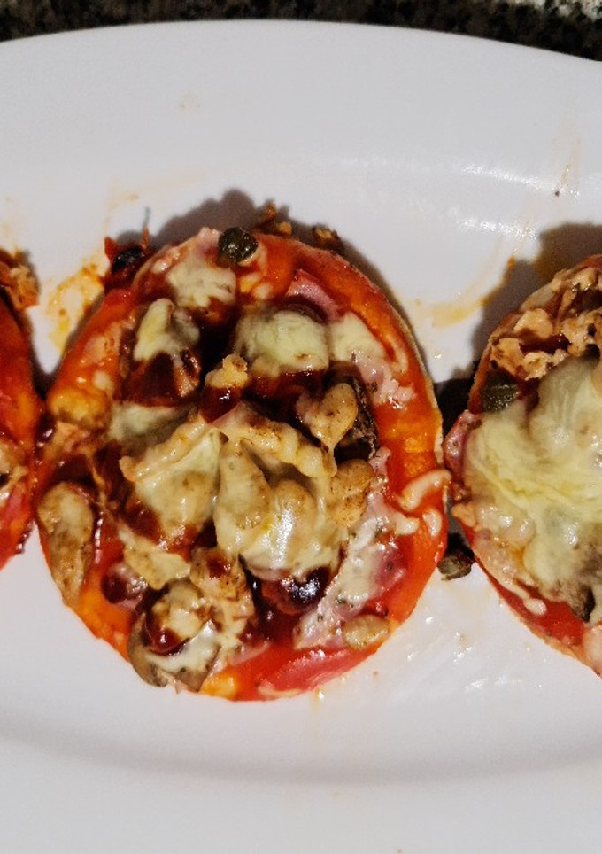 Una foto de 3 modelos diferentes de mini pizzas con pan de pita