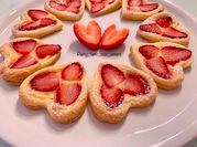 Una foto di rotolo con crema pasticcera