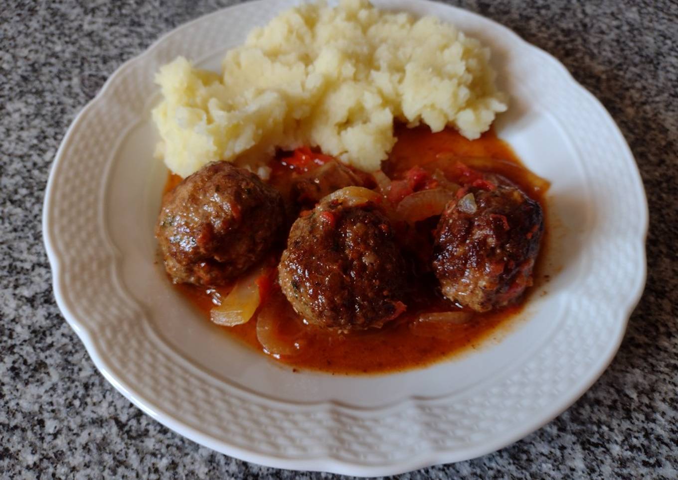 Albóndigas con puré de Bigote Cocina